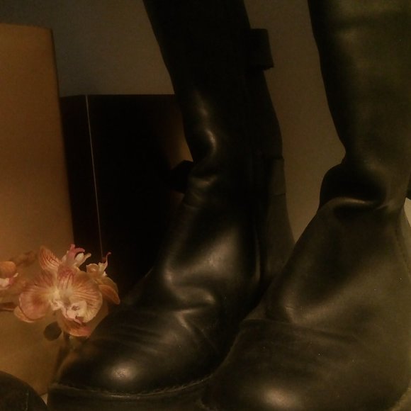 Stylish Black Leather Moto Boots! - Picture 7 of 11